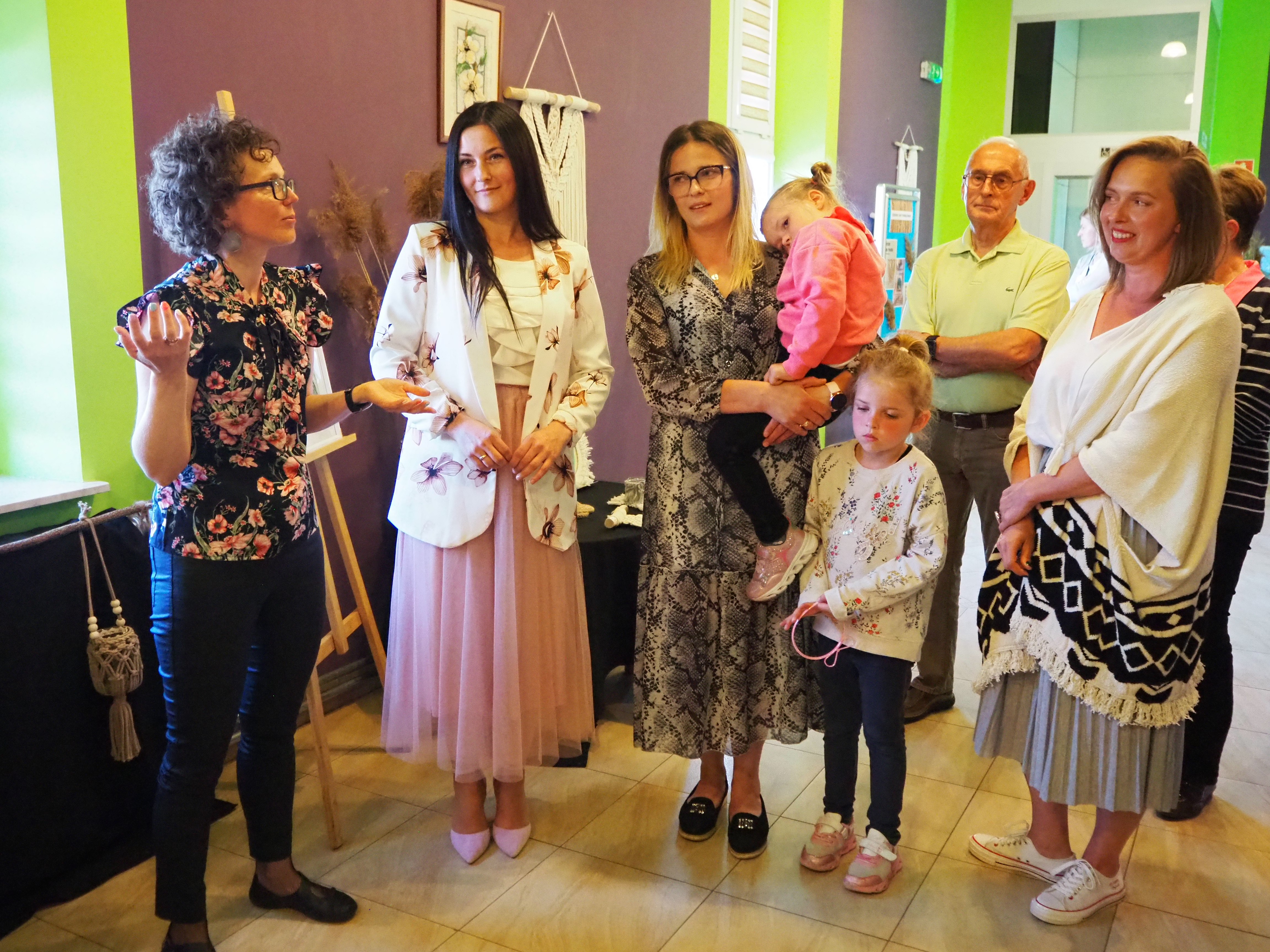 Wernisaż wystawy "Sznurek i haft podbija świat" z udziałem lokalnych artystek