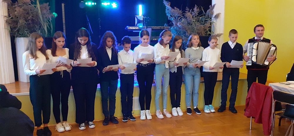 Koncert chóru szkolnego w CKiS w Cieszanowie.
